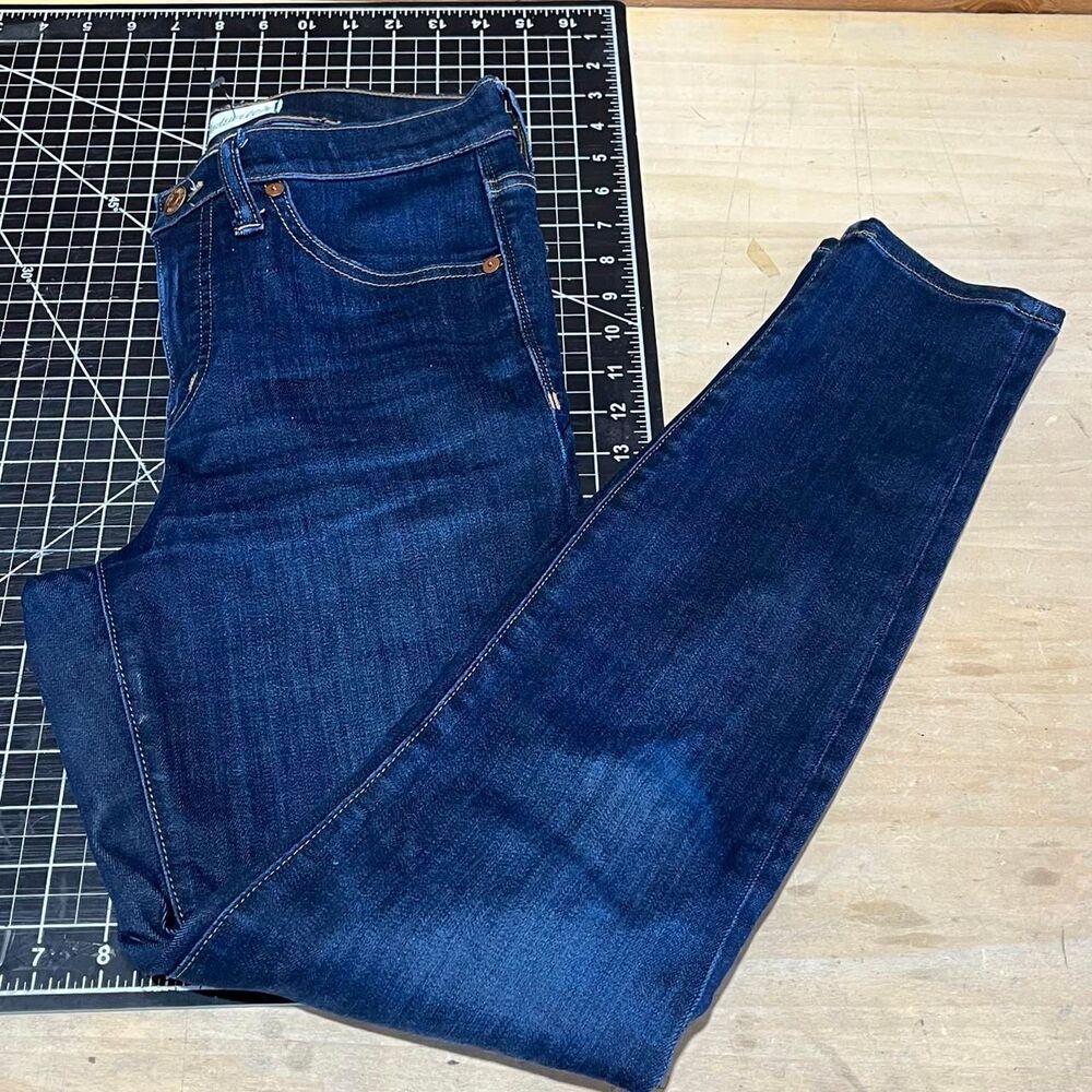 Madewell Women's Blue and Navy Jeans
